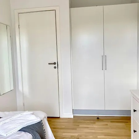 Spacious For 5 In Gellerupparken דירה אורהוס