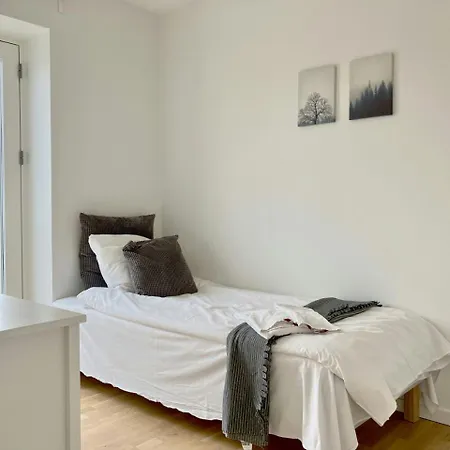 Spacious For 5 In Gellerupparken * אורהוס