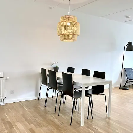 Spacious For 5 In Gellerupparken אורהוס